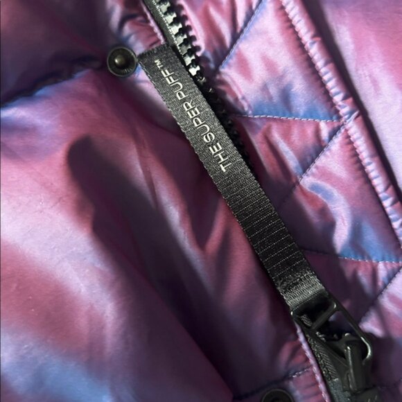 aritzia TNA Super Puff shorty Iridescent Purple Blue Puffer Jacket M like new - Picture 7 of 9